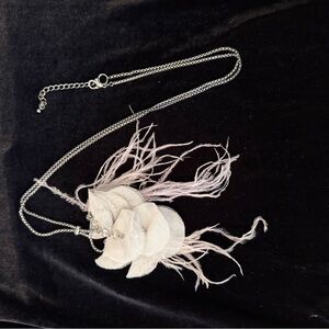 Chic Silver Necklace with White Floral Pendant